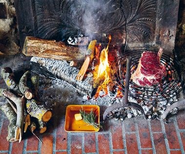 Fireplace-cooked steak with thyme butter
