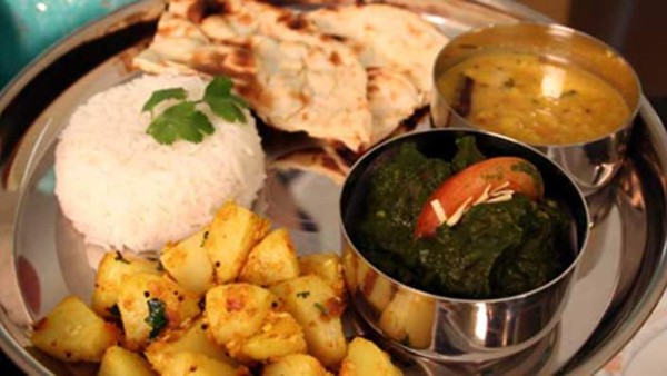 Firm cottage cheese in spinach puree (Palak paneer)