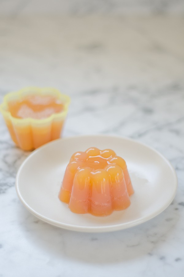 Firm fruit jelly to unmold or for cutouts