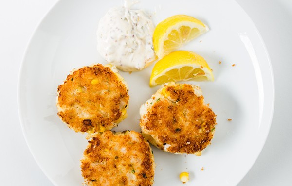 Fish and corn cakes with tartar sauce 