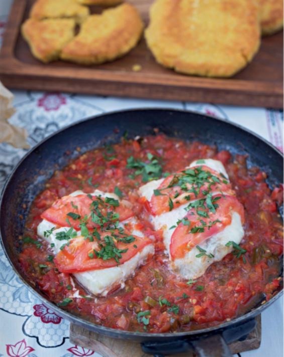 Fish baked in tomato sauce with green chiles (Selimye 'nin buglama)