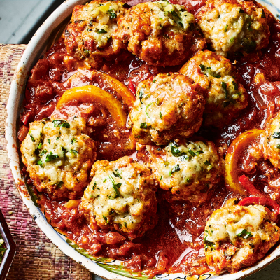 Fish cakes in tomato sauce