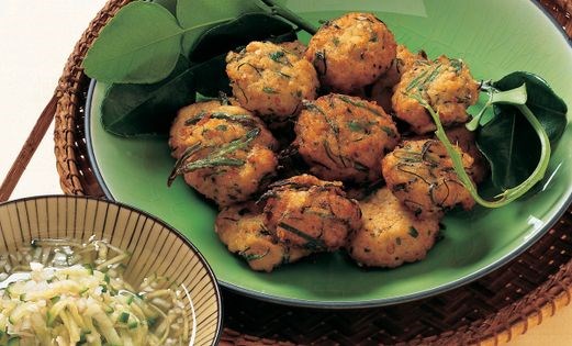 Fish cakes with cucumber relish