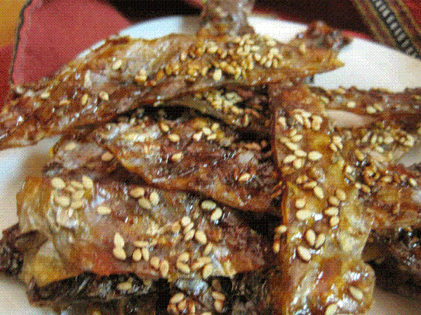 Fish candy (Kǎo dānjítúngān / 烤單棘魨乾)
