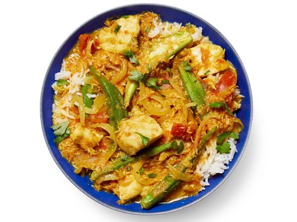 Fish curry with okra 