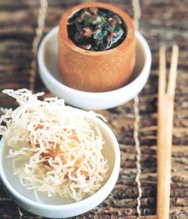 Fish dumplings with vermicelli spikes and oregano and anchovy sauce