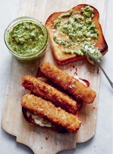 Fish finger sandwich with Nordic dill salsa