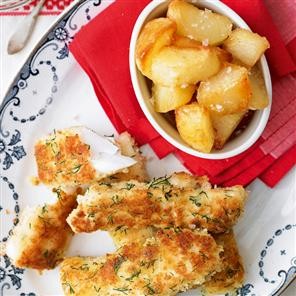 Fish fingers with chipped potatoes and tartare sauce