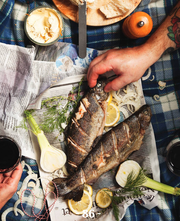 Fish from the newspaper with fennel, dill and lemon thyme