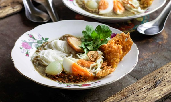Fish noodle soup (Mohinga)