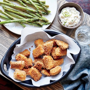 Fish nuggets with crispy asparagus "fries"