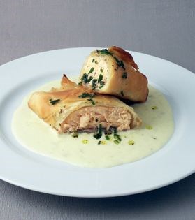 Fish parcels with ragout of leeks
