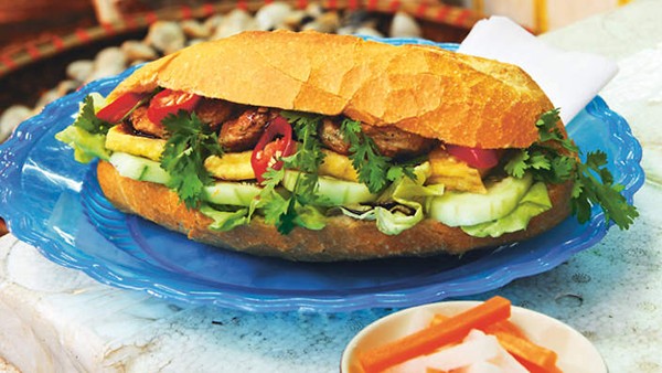 Fish patties with coriander and chilli in baguette (Bánh mì chả cá)