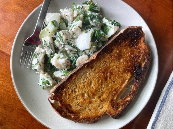 Fish salad with horseradish dressing 