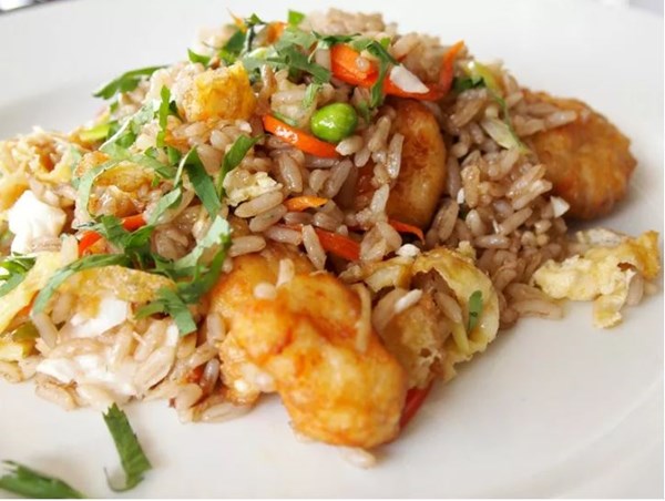 Fish stir-fried rice (Arroz chaufa)