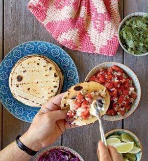 Fish tacos with creamy chipotle sauce and pico de gallo