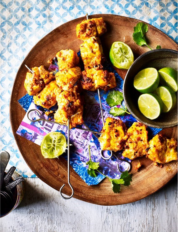 Fish tikka with garlic, turmeric and lime