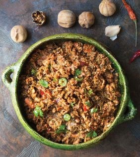 Fish with fenugreek + tomato spread (Pudini)