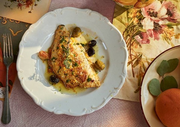 Fish with lemons and oranges