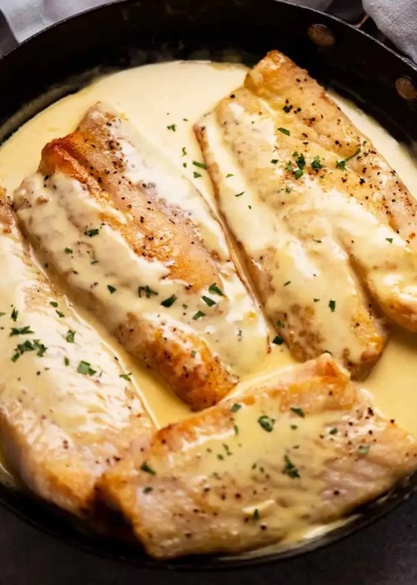 Fish with white wine sauce