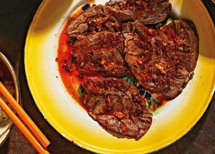 Five-flavor beef shank (五香牛腱)
