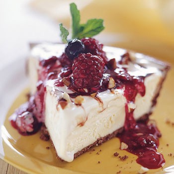 Five-minute vanilla ice cream pie with warm berry compote