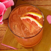 Fizzy grapefruit and peach sipper