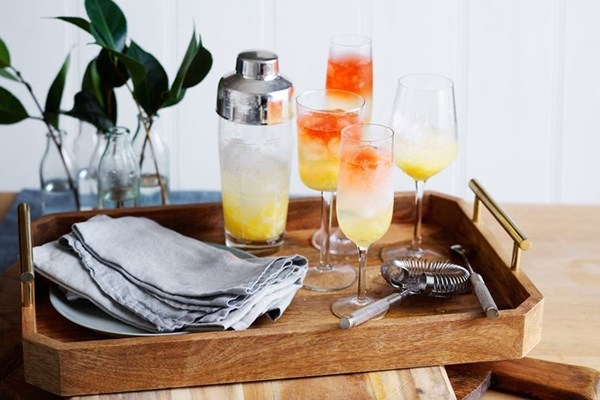 Fizzy rum & pineapple shrub