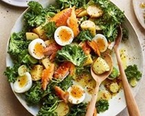 Flaked kipper, poached leek & kale salad