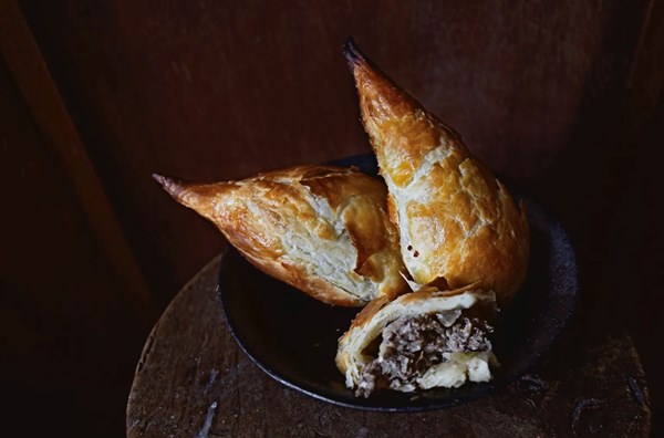 Flaky baked meat buns (Uzbekistan samsa)