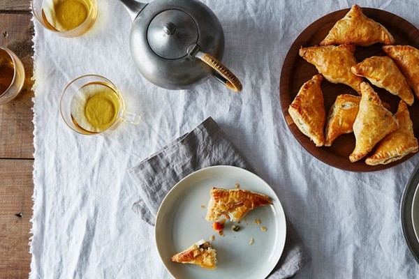 Flaky baked samosas
