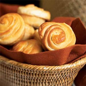 Flaky dinner rolls