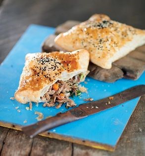 Flaky pastry with lamb and peas (Talaş  böreği)