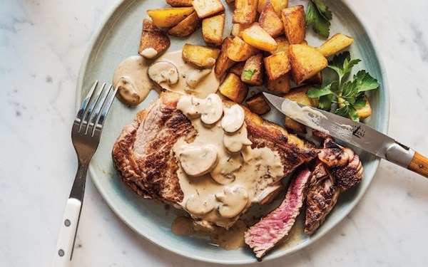 Flambéed steak with Dijon cream sauce (Steak Diane)