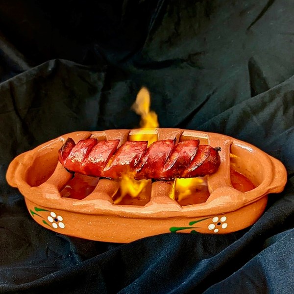 Flaming chorizo (Chouriço à bombeiro)
