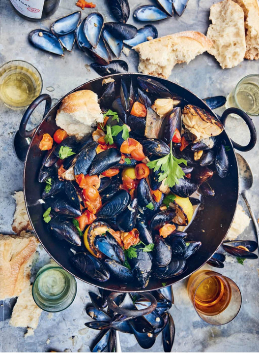 Flaming mussels marinara