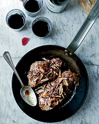 Flank steaks with shallot-red wine sauce