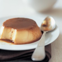 Flans with raw sugar sauce