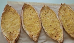 Flat bread with cheese & sugar topping (Şekerli peynir böreği)