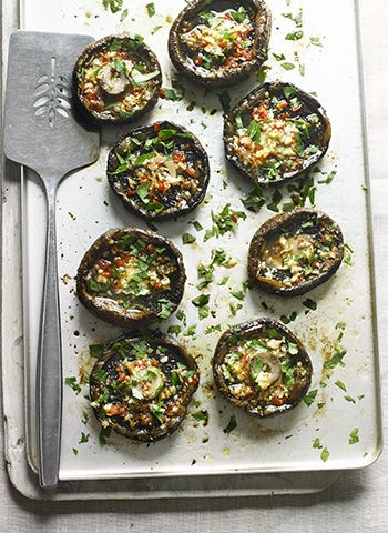 Flat-cap mushrooms baked with garlic, lemon and chilli