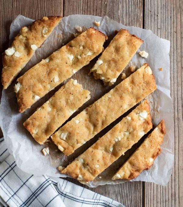 Flat corn bread with feta and Gruyere cheese (Bobota)