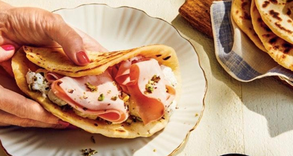 Flatbread sandwich (Piadinia Romagnola con mortadella, ricotta e pistachio)