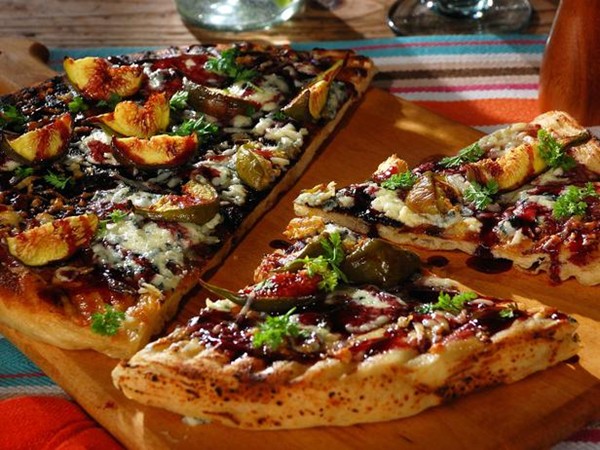 Flatbread with fresh figs, blue cheese, and red wine vinaigrette