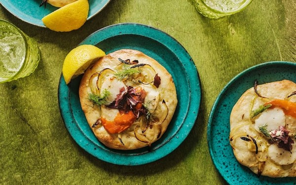 Flatbread with scallops and seaweed butter