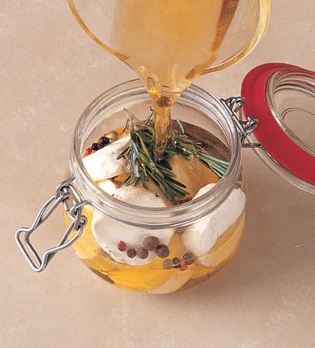 Flavouring fresh cheeses