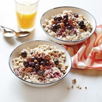 Flaxseed oatmeal with blueberries