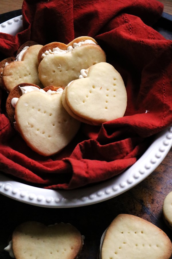 Fleur de sel shortbread with halvah buttercream