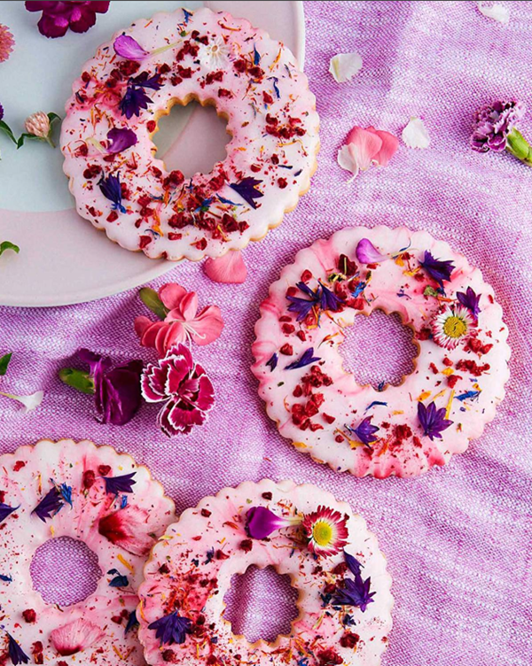 Floral hoop cookies