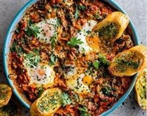 Florentine baked eggs with garlic toast