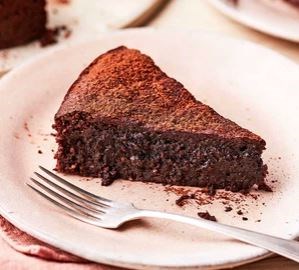 Flourless chocolate & almond cake